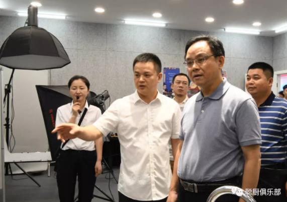 湖南省市场监督管理局长向曙光一行莅临易倍yibei(中国)参观指导